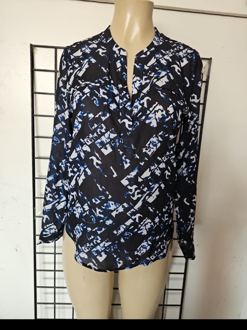 Mossimo Supply Co. Black and Blue Abstract Print Long-Sleeve Blouse